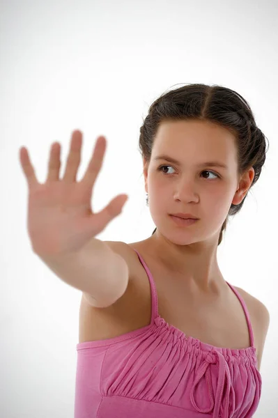 Jong Meisje Roze Maakt Een Ontkennen Gebaar Met Zijn Handen — Stockfoto