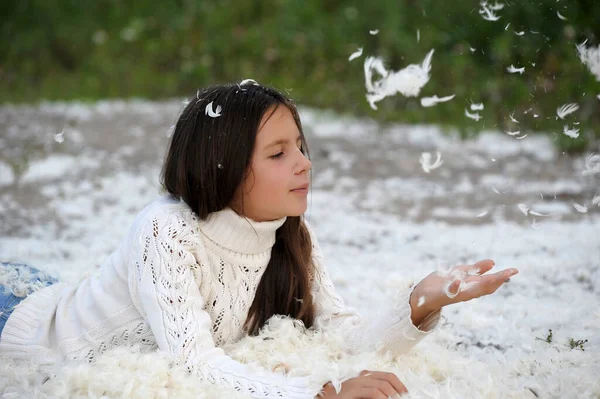 Young Girl Long Hair White Sweater Plays Happy White Feathers — Stock Photo, Image