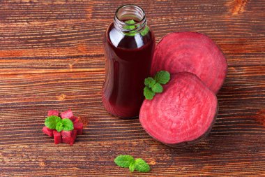 Taze pancar suyu şişede