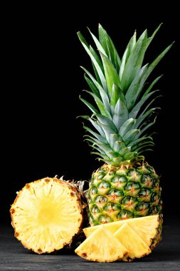 Taze ananas tropikal meyve
