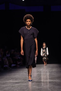 Önizleme hazır giyim göstermek için