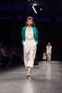 Önizleme hazır giyim göstermek için