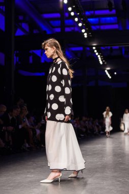 Önizleme hazır giyim göstermek için