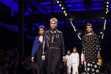 Önizleme hazır giyim göstermek için