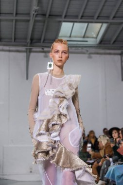 Anne Sofie Madsen sonbahar/kış 2017/2018 gösteri