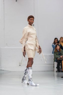 Anne Sofie Madsen sonbahar/kış 2017/2018 gösteri