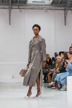 Anne Sofie Madsen sonbahar/kış 2017/2018 gösteri