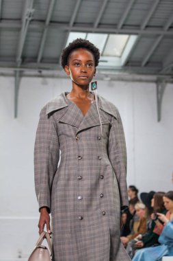 Anne Sofie Madsen sonbahar/kış 2017/2018 gösteri