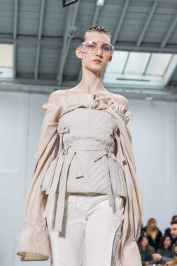 Anne Sofie Madsen sonbahar/kış 2017/2018 gösteri