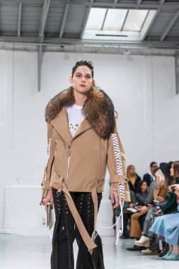 Anne Sofie Madsen sonbahar/kış 2017/2018 gösteri