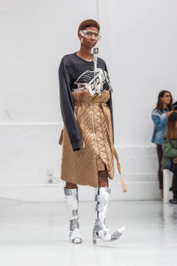 Anne Sofie Madsen sonbahar/kış 2017/2018 gösteri