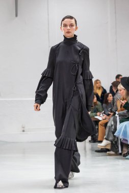 Anne Sofie Madsen sonbahar/kış 2017/2018 gösteri