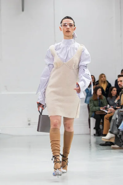 Anne Sofie Madsen Otoño / Invierno 2017 / 2018 show — Foto de Stock