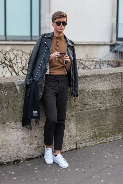 Street style durante la Settimana della Moda di Parigi — Foto Stock