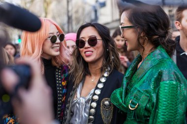  Kriselle Lim, Irene Kim ve Paris moda haftası sırasında Amee şarkı