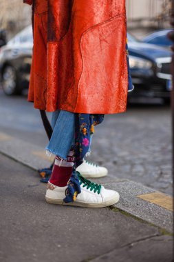 Paris moda haftası sırasında sokak stili