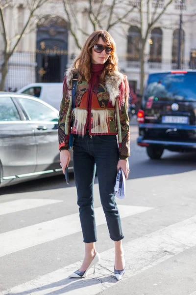 Street style during the Paris Fashion Week — Stock Photo, Image