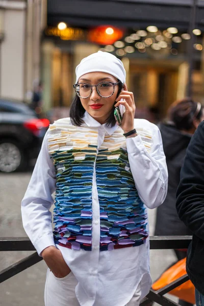 Street style during the Paris Fashion Week — Stock Photo, Image