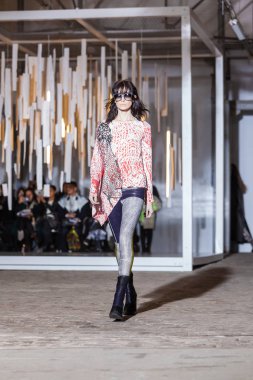 Luis Buchinho sonbahar/kış 2017 Show'da model