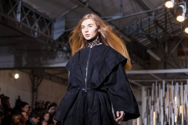 Luis Buchinho sonbahar/kış 2017 Show'da model