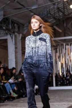 Luis Buchinho sonbahar/kış 2017 Show'da model