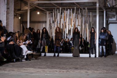 Luis Buchinho sonbahar/kış 2017 Show'da model