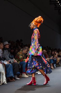 Manish Arora sonbahar/kış 2017 Show'da model