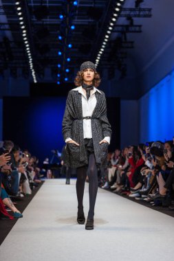 Pascal darı sonbahar/kış 2017 Show'da model