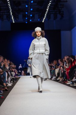 Pascal darı sonbahar/kış 2017 Show'da model