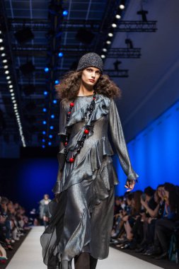 Pascal darı sonbahar/kış 2017 Show'da model