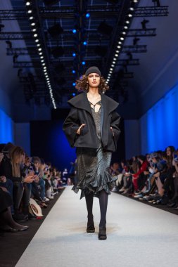 Pascal darı sonbahar/kış 2017 Show'da model