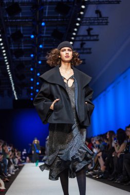 Pascal darı sonbahar/kış 2017 Show'da model