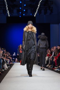 Pascal darı sonbahar/kış 2017 Show'da model