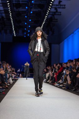 Pascal darı sonbahar/kış 2017 Show'da model