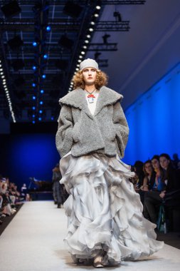 Pascal darı sonbahar/kış 2017 Show'da model