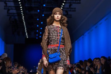 Pascal darı sonbahar/kış 2017 Show'da model