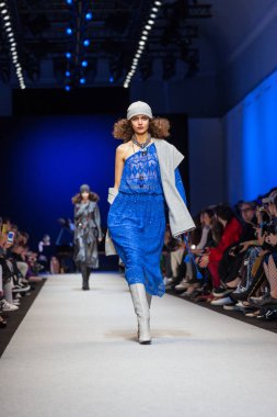 Pascal darı sonbahar/kış 2017 Show'da model