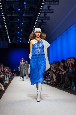 Pascal darı sonbahar/kış 2017 Show'da model