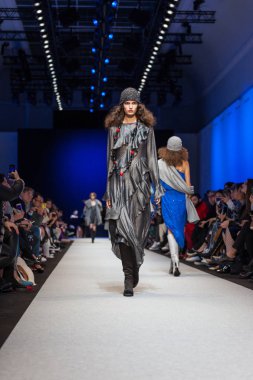 Pascal darı sonbahar/kış 2017 Show'da model