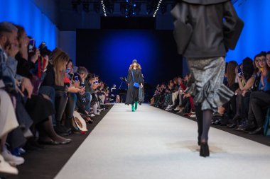 Pascal darı sonbahar/kış 2017 Show'da model