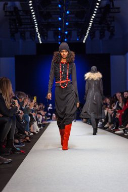 Pascal darı sonbahar/kış 2017 Show'da model