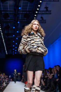 Pascal darı sonbahar/kış 2017 Show'da model