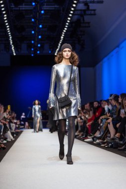 Pascal darı sonbahar/kış 2017 Show'da model