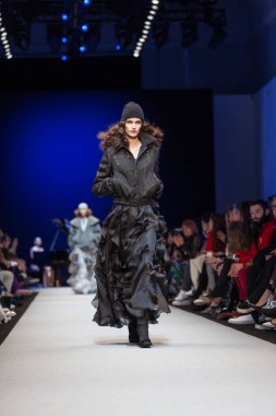 Pascal darı sonbahar/kış 2017 Show'da model