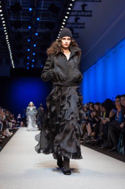 Pascal darı sonbahar/kış 2017 Show'da model