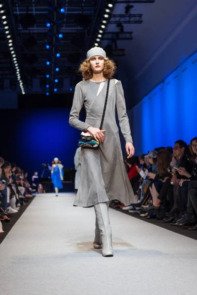 Pascal darı sonbahar/kış 2017 Show'da model