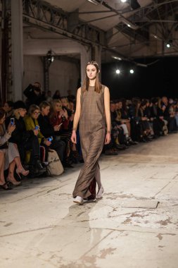 Veronique Branquinho sonbahar/kış 2017 Show'da model