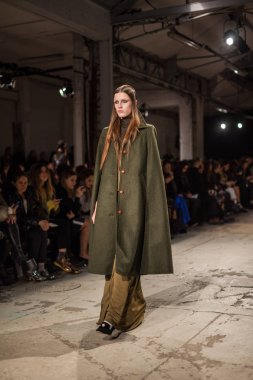 Veronique Branquinho sonbahar/kış 2017 Show'da model