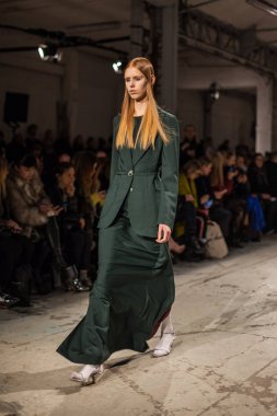 Veronique Branquinho sonbahar/kış 2017 Show'da model