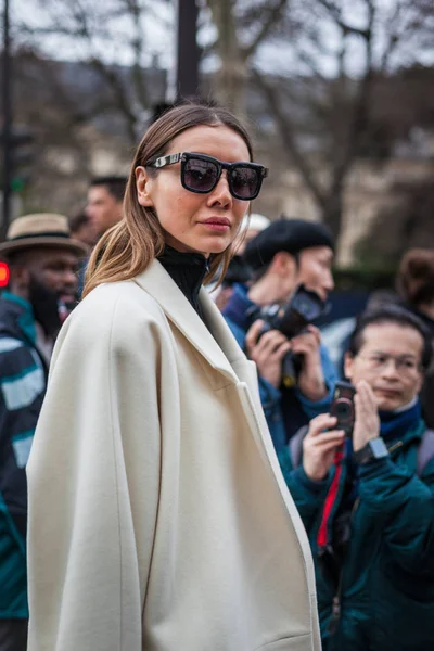Estilo urbano en la Semana de la Moda de París 2017 — Foto de Stock